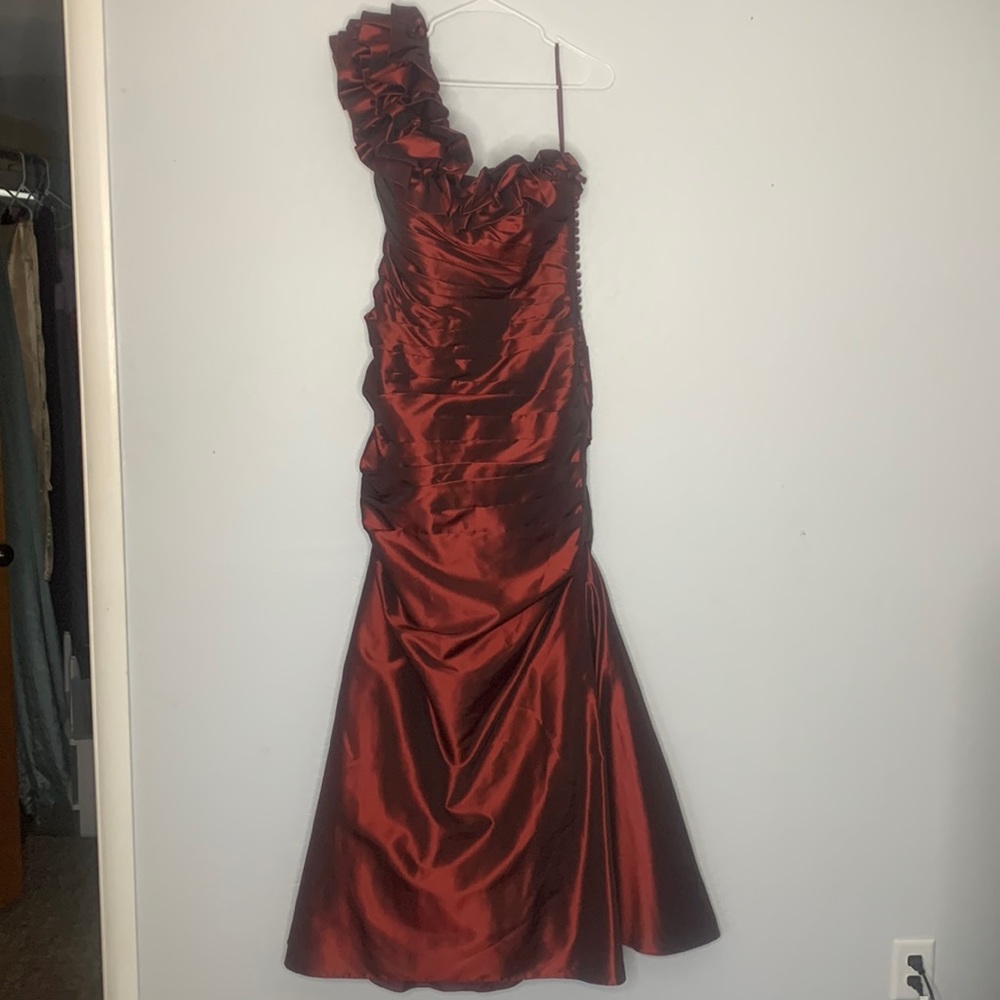Women’s size 10, New, never worn mermaid style Jovani gown, deep red, gorgeous!